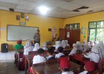 Panit Binmas Polsek Cisaat jadi Pembina Upacara Hari Senin di Sekolah Dasar