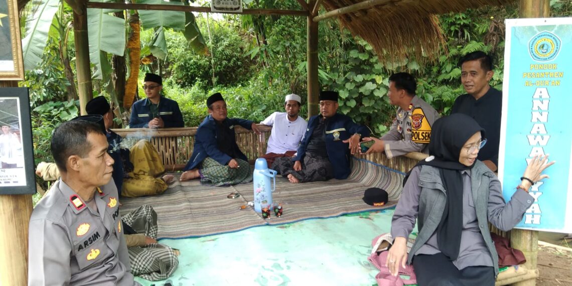 Wujudkan Kebersamaan. Personil Polsek Sukabumi efektifkan sambangi Warga Masyarakat