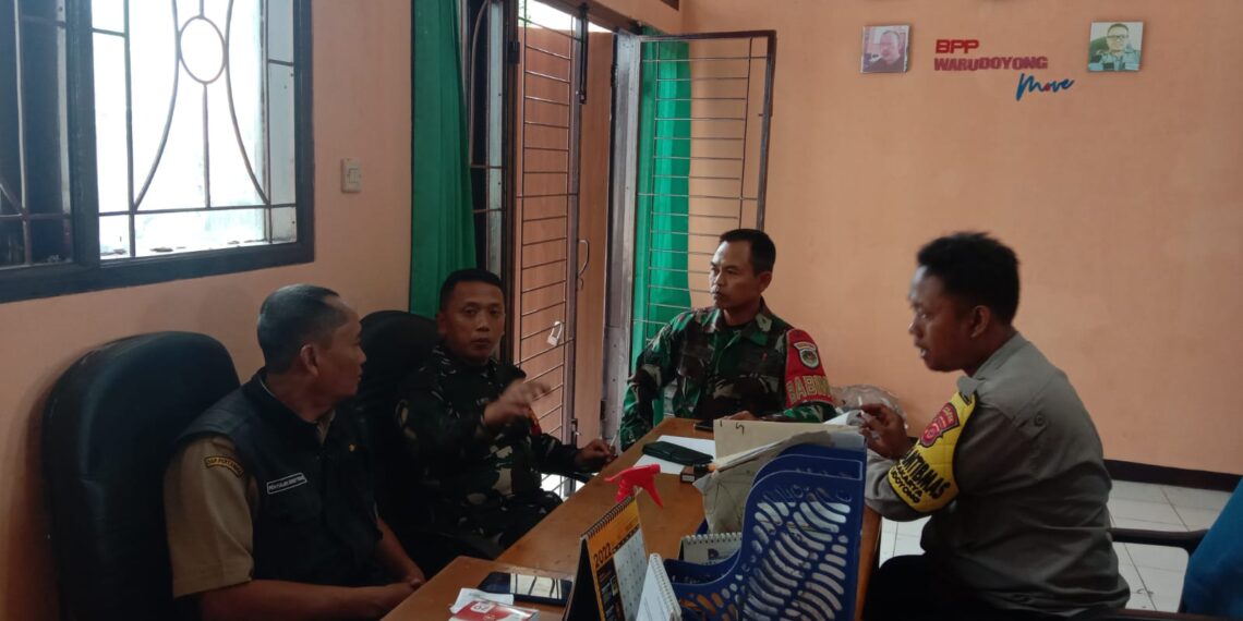 Sinergitas TNI Bhabinkamtibmas dan Babinsa Laksanakan Sambang ke Kantor Kelurahan