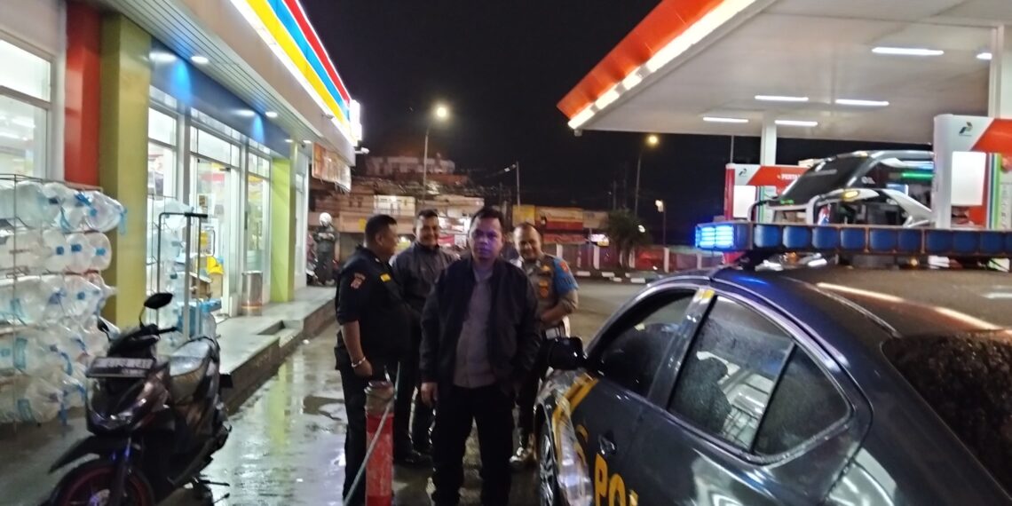Polsek Cikole Laksanakan Patroli Malam Antisipasi Gangguan Kamtibmas