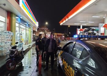 Polsek Cikole Laksanakan Patroli Malam Antisipasi Gangguan Kamtibmas