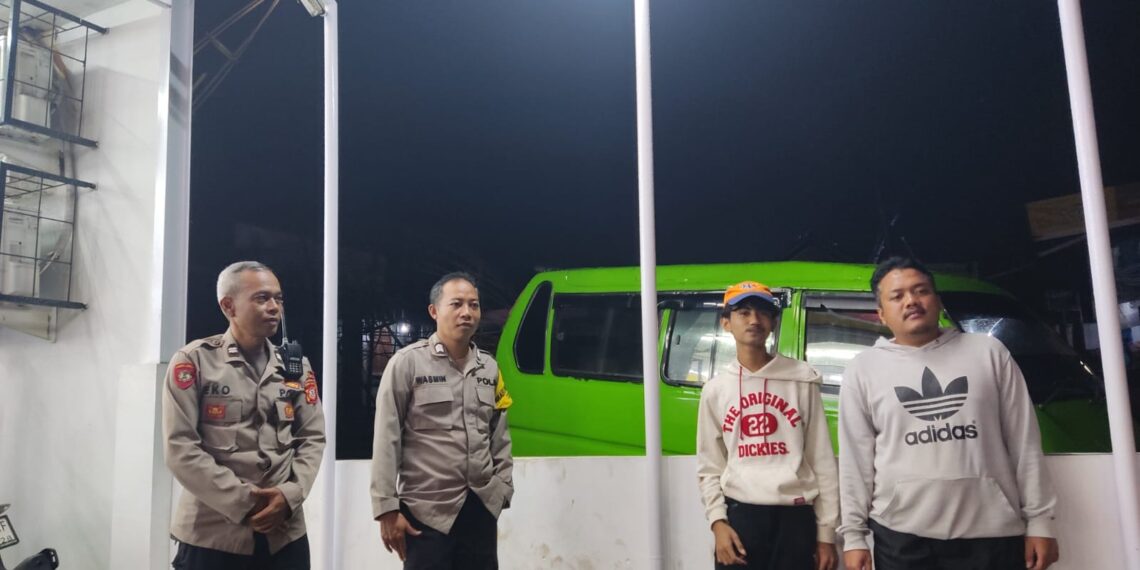 Patroli Mobile Rutin Polsek Kadudampit Antisipasi Gangguan Kamtibmas