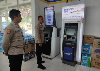 Patroli mobile rutin Polsek Kadudampit antisipasi gangguan kamtibmas di wilayah hukum polsek kadudampit