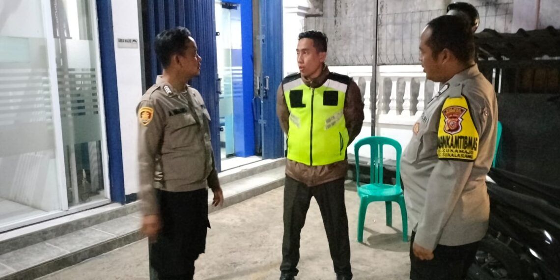 Patroli Malam Sambangi Obyek Vital, Strategi Bhabinkamtibmas Ciptakan Kondusifitas Kamtibmas