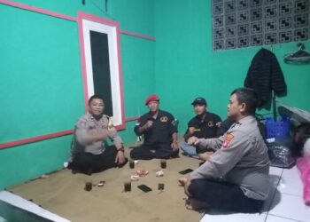 Bhabinkamtibmas dan anggota unit Samapta Polsek Sukaraja Laksanakan sambang kepada tokoh masyarakat
