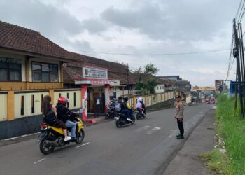 Polsek Sukabumi memberikan Pelayanan prima pengaturan lalu lintas