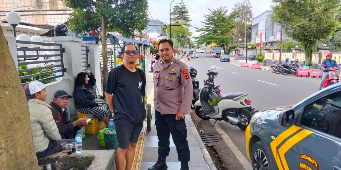 Unit Samapta Polsek Cikole, Tingkatkan Giat Dialogis dengan Warga