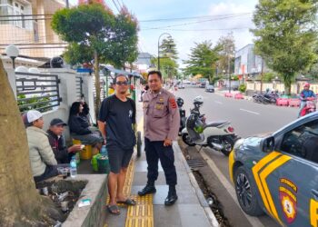 Unit Samapta Polsek Cikole, Tingkatkan Giat Dialogis dengan Warga