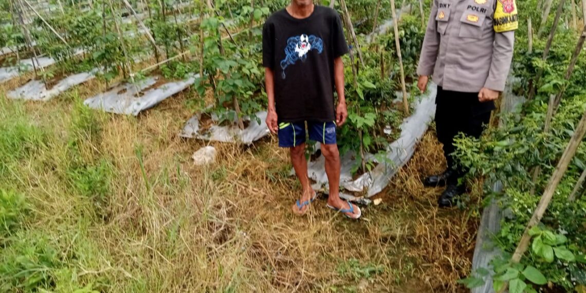 Sambangi Warga, Bhabinkamtibmas Polsek Cireunghas Beri Motivasi Warga Dukung Program Ketahanan Pangan