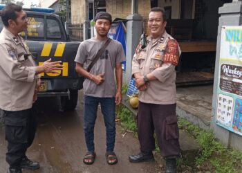 Sinergitas TNI-Polri Jalin Silaturahmi Dengan Warga