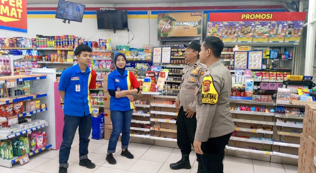 Polsek Sukalarang Laksanakan Patroli Dialogis Kerawanan Malam