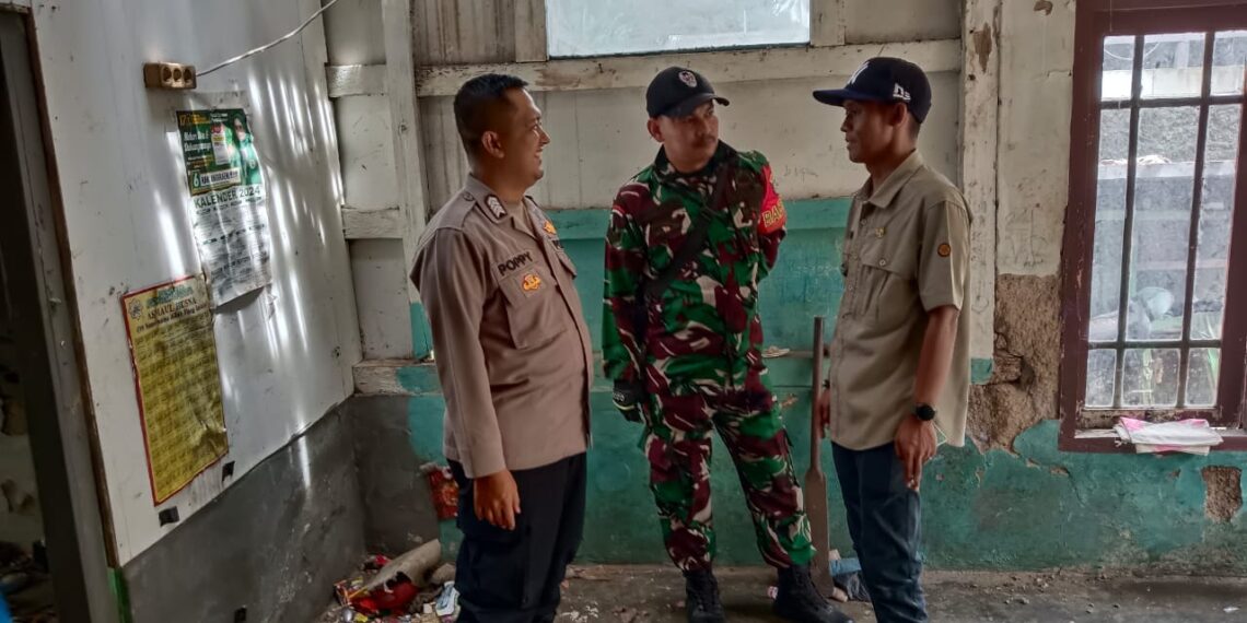 Polsek Kebonpedes Monitoring Penyaluran Bantuan Rumah Tidak Layak Huni