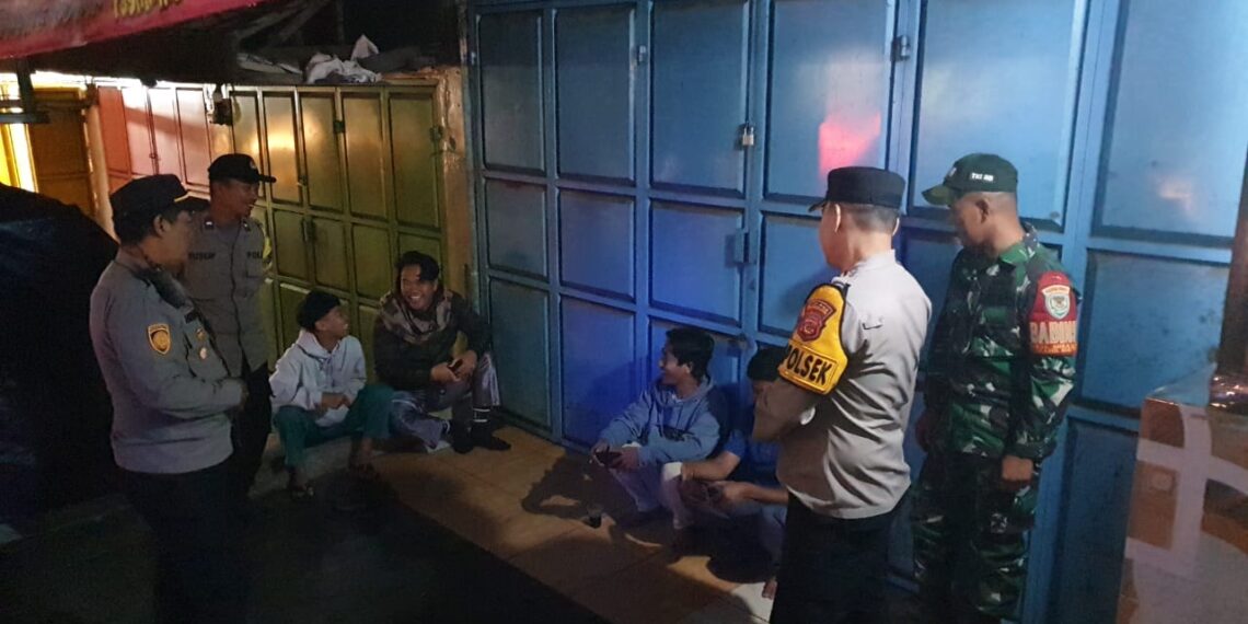 Kapolsek Kebonpedes Pimpin Patroli KRYD Antisipasi Gukamtibmas Malam Minggu