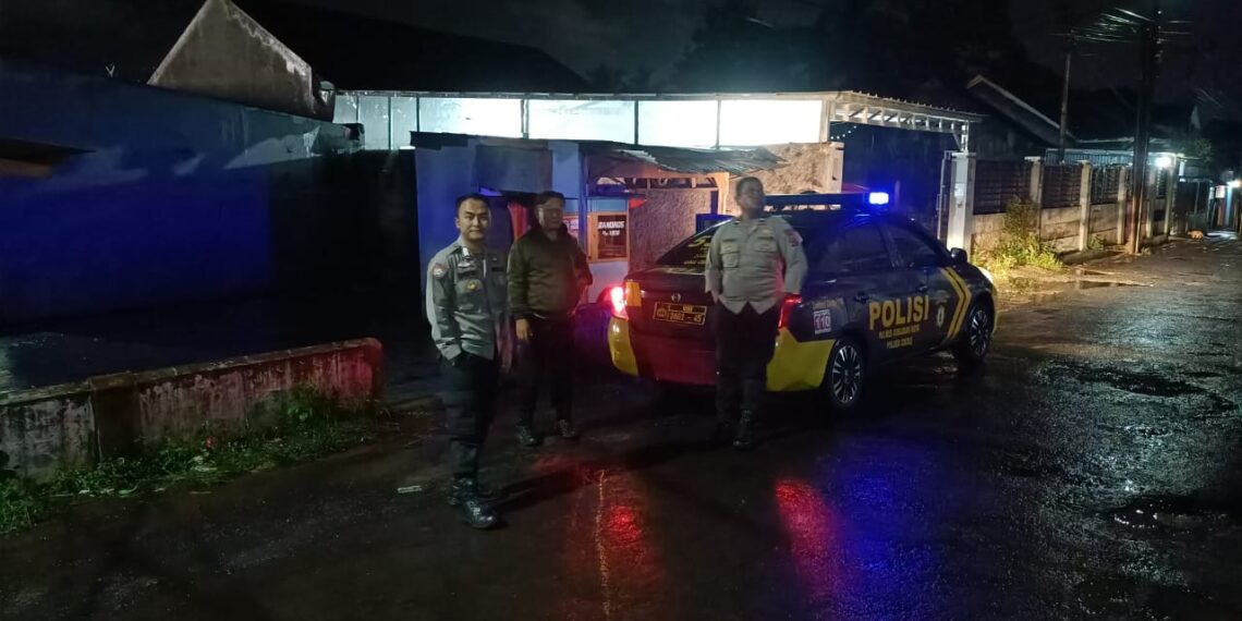 Antisipasi gangguang Kamtibmas, Polsek Cikole Laksanakan Patroli Malam