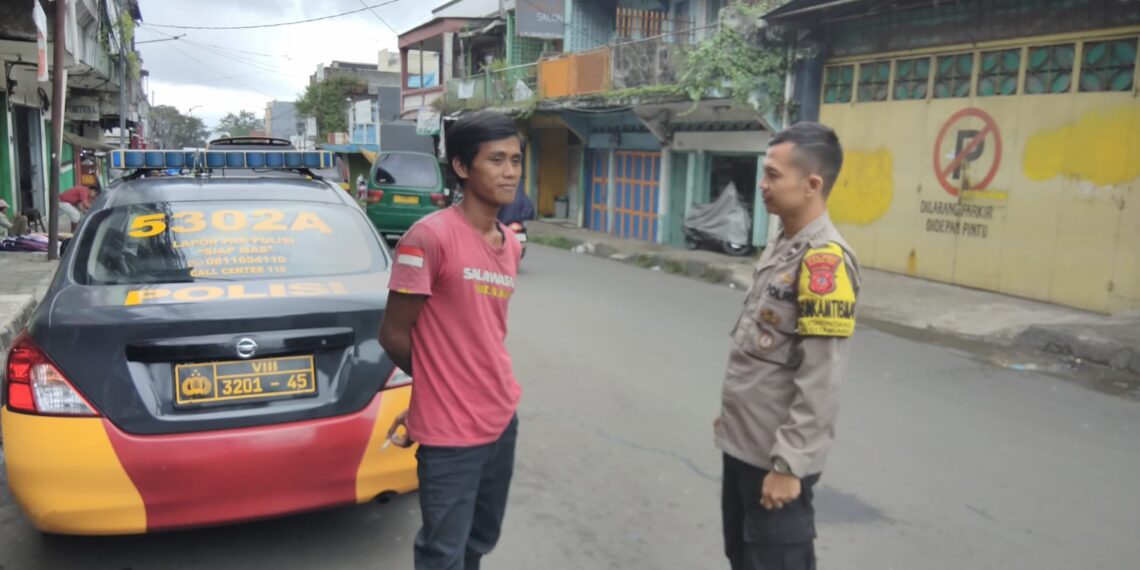 Guna Menciptakan Keamanan dan Kondusif, Kapolsek Citamiang Patroli Dialogis dan Sambangi Warga