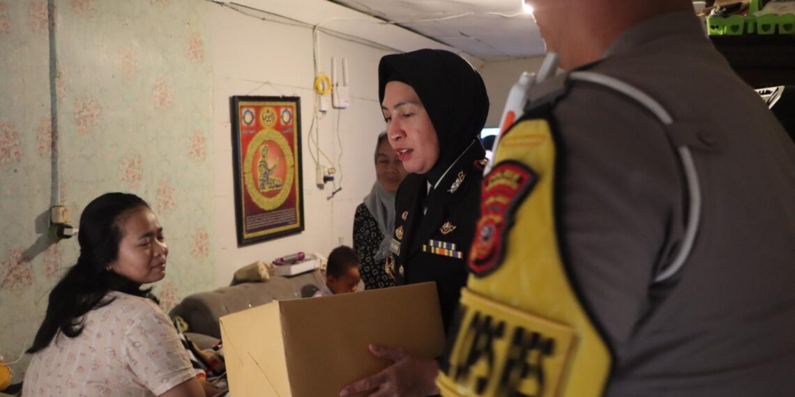 Kunjungi Korban Laka Lantas, Kapolres Sukabumi Kota Beri Motivasi dan Bansos