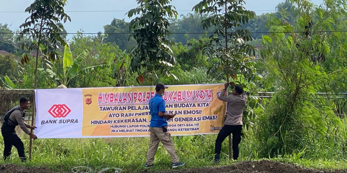 Ajak Warga Jaga Kondusifitas, Polres Sukabumi Kota Pasang Puluhan Spanduk Himbauan Kamtibmas