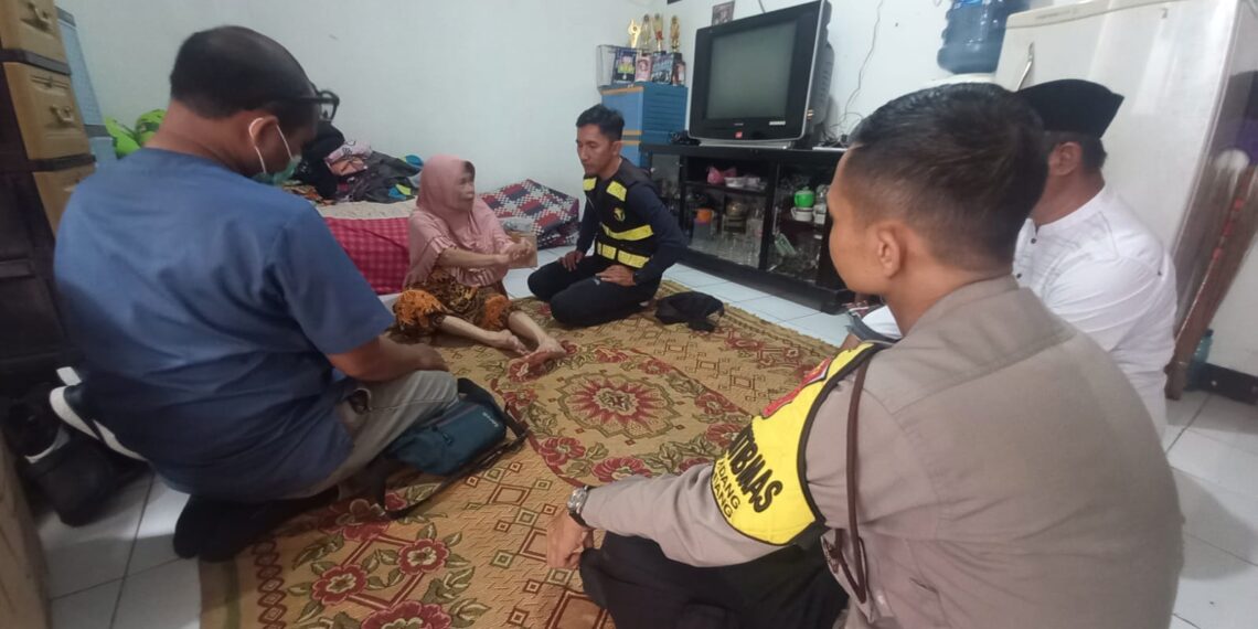 Siddokkes Polres Sukabumi Kota Cek Kesehatan Warga Terdampak Bencana Banjir