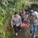 Petugas Gabungan Pos Pam Wisata Situgunung Sukabumi Evakuasi Wisatawan