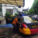Petugas Pospam Pertamina Sukabumi Evakuasi Warga Yang Pingsan Antri Isi Bensin