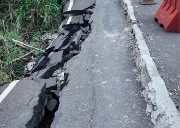Sudah Satu Bulan belum ada Perbaikan, Pengendara dihimbau Waspada Lintasi Jalan Amblas Baros-Nyalindung