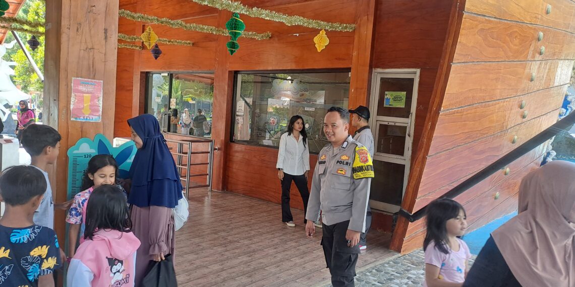 Guna menciptakan keamanan dan kondusif, Kapolsek Citamiang Patroli Dialogis dan Sambangi Warga.