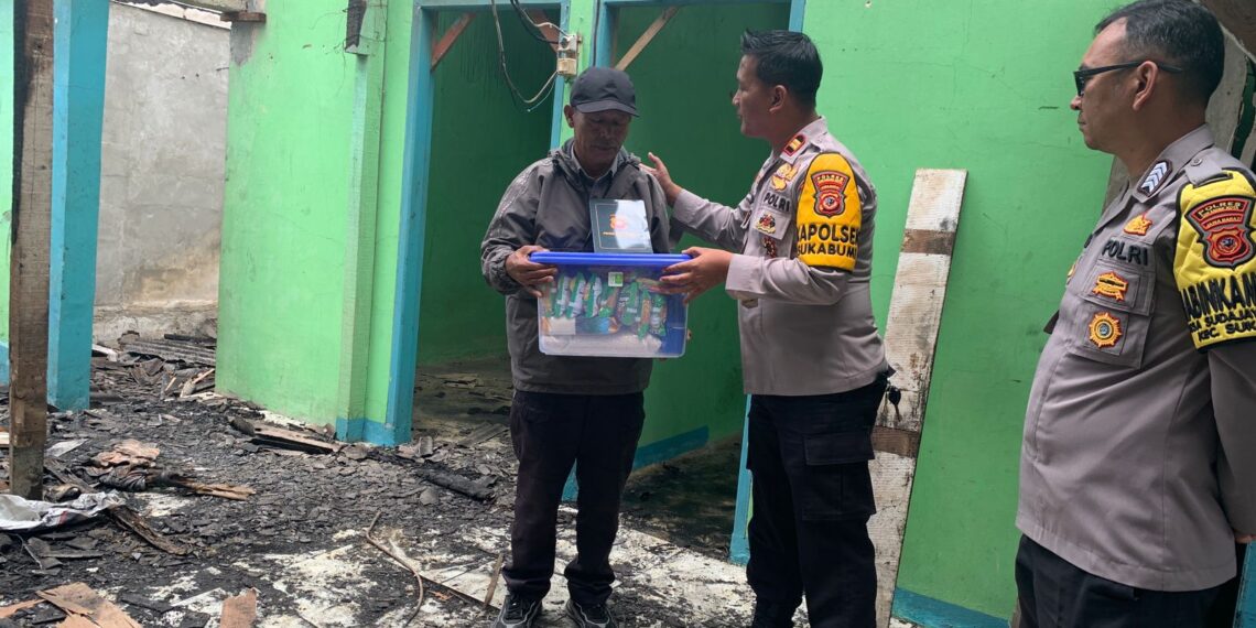 Kapolres Sukabumi Kota Ringankan Beban Warga Terdampak Kebakaran