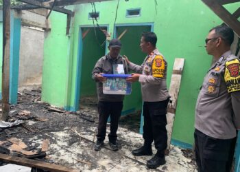 Kapolres Sukabumi Kota Ringankan Beban Warga Terdampak Kebakaran