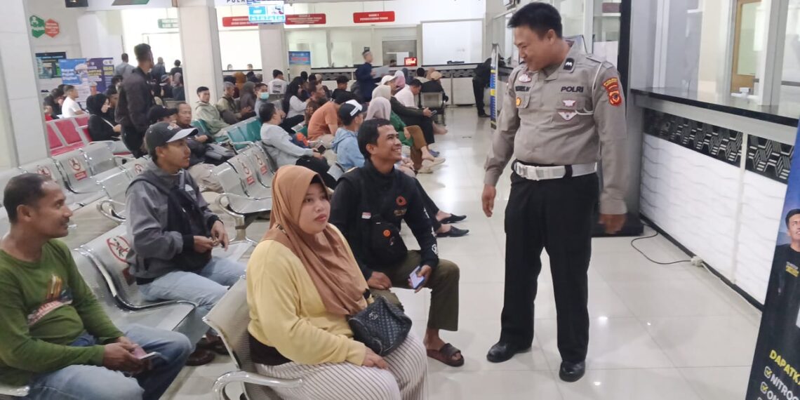 Polantas Menyapa di Samsat Cibadak: Wujud Pelayanan Humanis dan Edukasi Pajak bagi Masyarakat