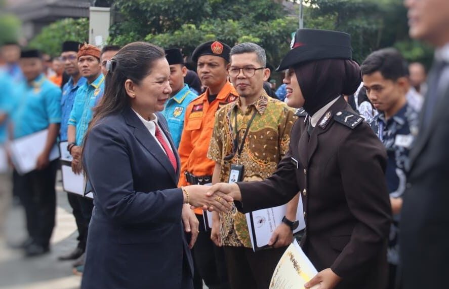 Bripda Febry Raih Penghargaan Polri Muda Berprestasi dari Wali Kota Sukabumi