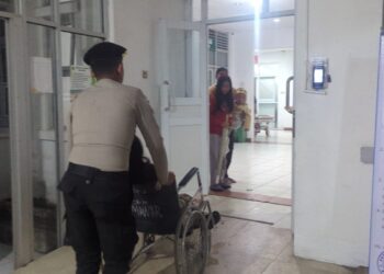 Respon Aduan Warga, Polisi di Sukabumi Evakuasi Bumil yang Hendak Melahirkan