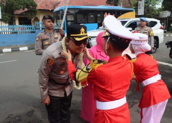 Disambut Pocil dan Gerbang Pora, AKBP Sentot Kunto Wibowo Masuki Polres Sukabumi Kota