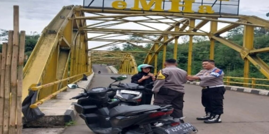 Patroli Sore di Kawasan Wisata Cinumpang, Polsek Kadudampit Antisipasi Gangguan Kamtibmas