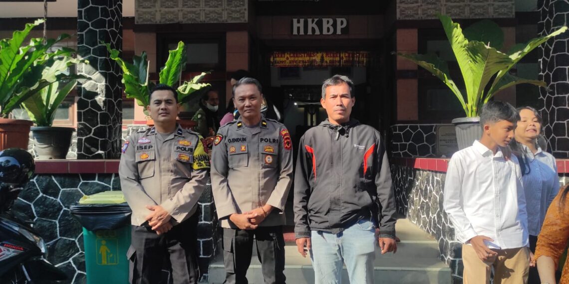 Polsek Warudoyong Rutin Amankan Ibadah Minggu demi Kenyamanan Jemaat Gereja