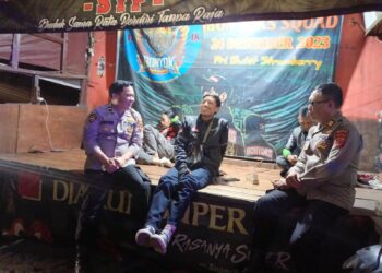 Bhabinkamtibmas Cikole Sukabumi Sambangi Warga, Ajak Aktif Jaga Keamanan Lingkungan