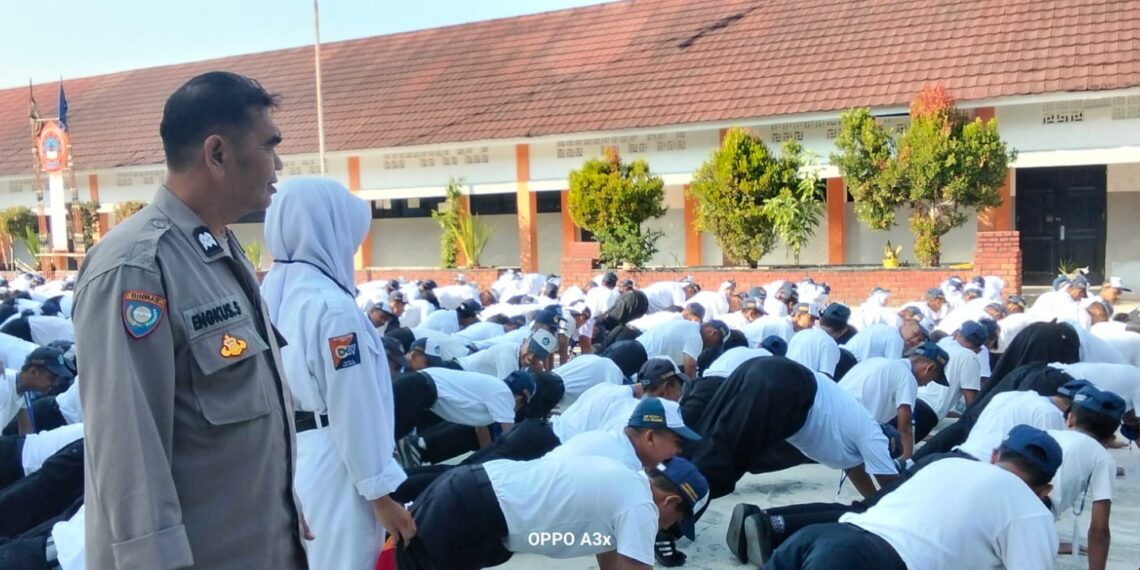 Bhabinkamtibmas Cipanengah Bekali Ratusan Siswa MPLS dengan Edukasi Kenakalan Remaja