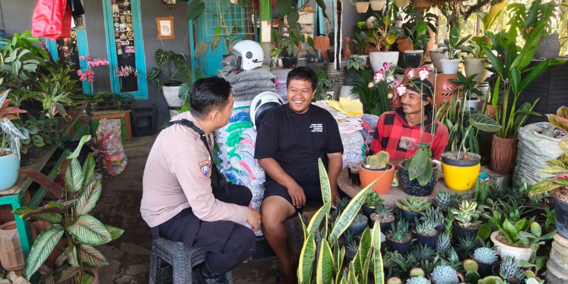 Bhabinkamtibmas Dayeuhluhur Intensif Sambang Warga, Perkuat Sinergi Jaga Kamtibmas