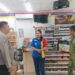 Bhabinkamtibmas dan Babinsa Sambangi Karyawan Indomaret, Ajak Waspada C3
