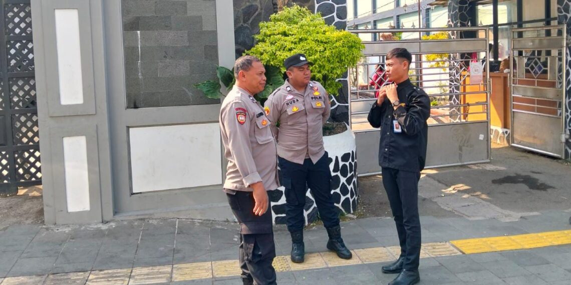 Patroli Dialogis, Polsek Cikole Ingatkan Satpam Tingkatkan Kewaspadaan