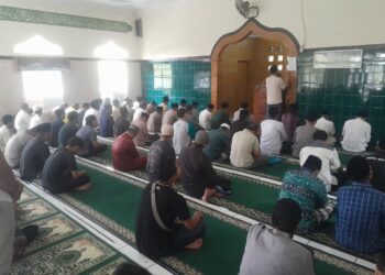 Kapolsek Warudoyong Amankan Salat Jumat, Sampaikan Pesan Kamtibmas kepada Jemaah