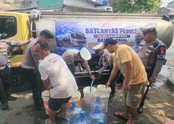 Satlantas Polres Sukabumi Kota Kembali Salurkan 8.000 Liter Air Bersih