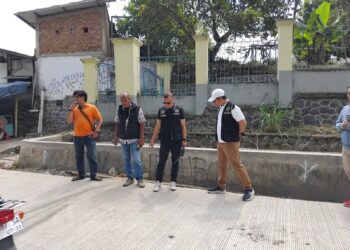 Tinjau Perbaikan Jalan Prana, Komisi II DPRD Kota Sukabumi Temukan Retakan dan Drainase Belum Ada