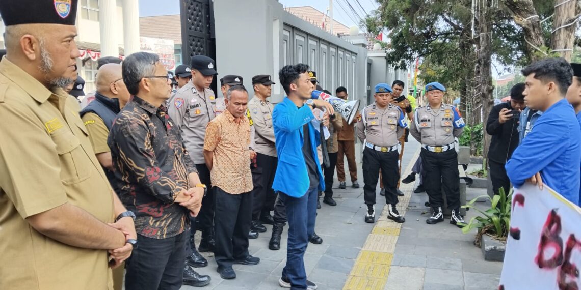 Mahasiswa PMII Demo Soal Rencana Pinjaman Pemkot Sukabumi Rp 89 Miliar