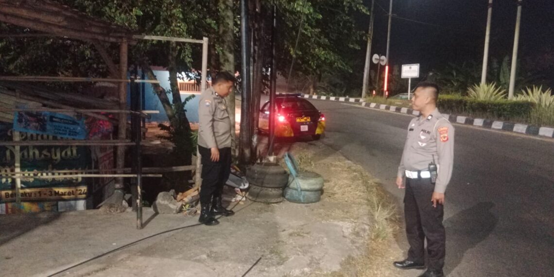 Polisi Gerak Cepat Amankan Kabel Menjuntai di Jalur Lingkar Selatan Usai Terima Laporan Warga