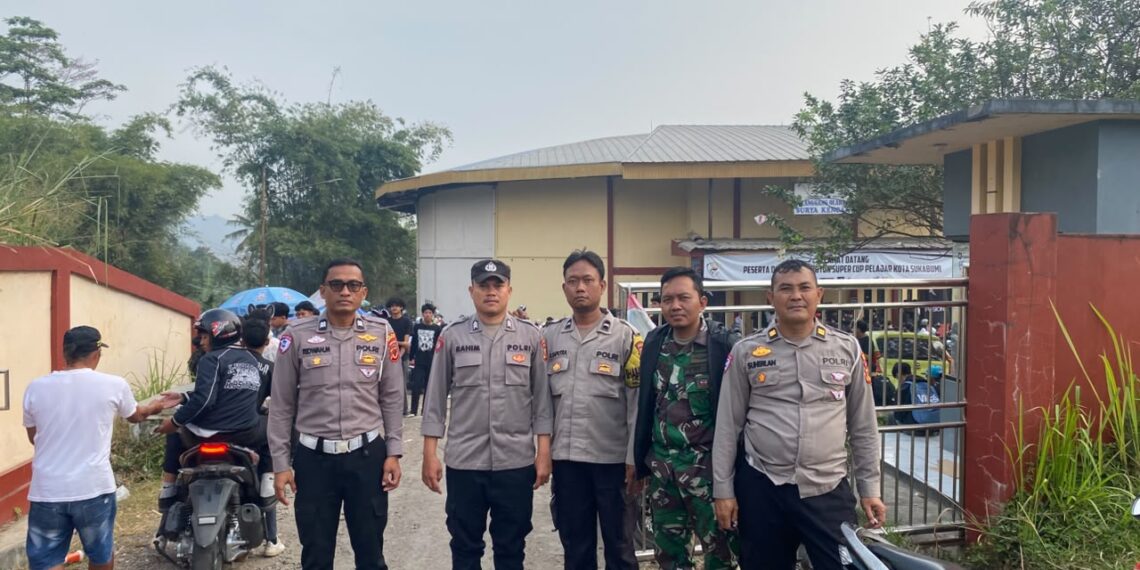 Polsek Warudoyong Kawal Pertandingan Futsal di Stadion Surken, Pastikan Berlangsung Aman dan Kondusif