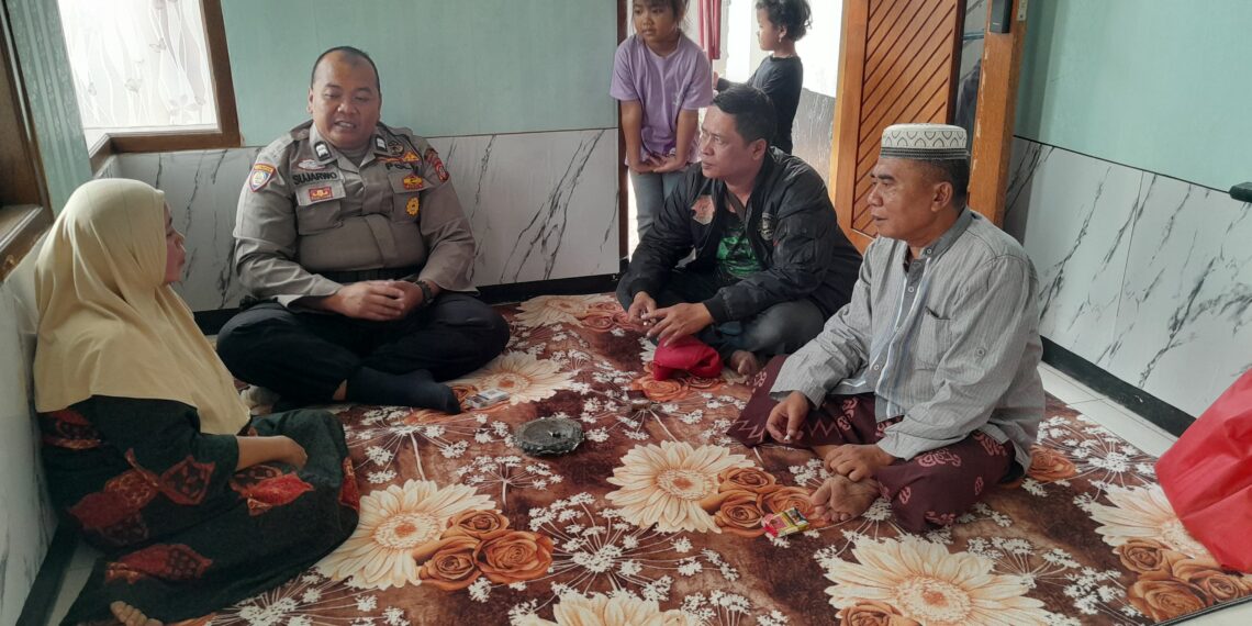 Bhabinkamtibmas Polsek Sukalarang Perkuat Kemitraan dengan Tokoh Masyarakat Demi Jaga Kondusivitas Wilayah
