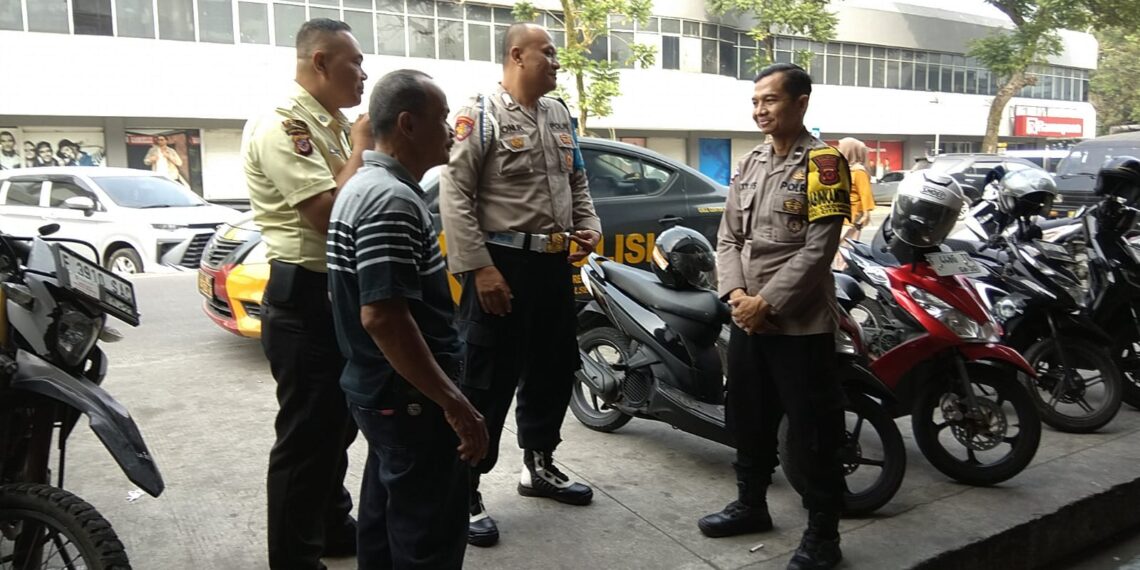 Patroli Dialogis Polsek Citamiang Perkuat Komunikasi dengan Warga, Ajak Bersama Jaga Kamtibmas