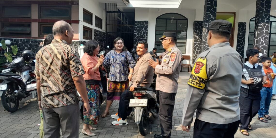 Polsek Warudoyong Rutin Amankan Ibadah Minggu di Gereja HKBP, Pastikan Jemaat Beribadah dengan Aman