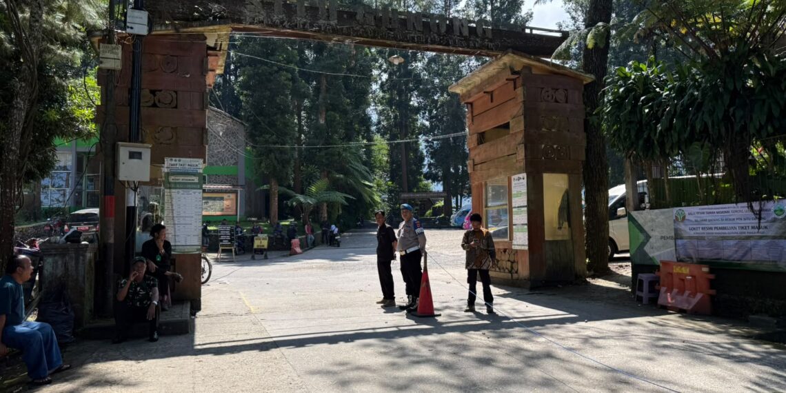 Antisipasi Lonjakan Pengunjung Akhir Pekan, Polsek Kadudampit Patroli di Kawasan Wisata Situgunung