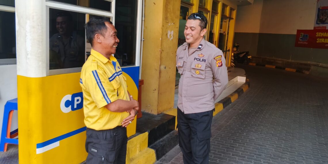 Patroli Dialogis, Polsek Cikole Ajak Warga Aktif Cegah Gangguan Kamtibmas